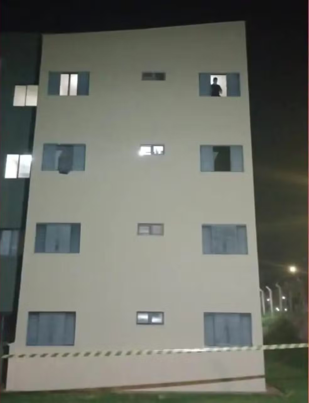 Bebê de 4 meses cai do 3º andar de prédio e está em estado grave; mãe foi presa