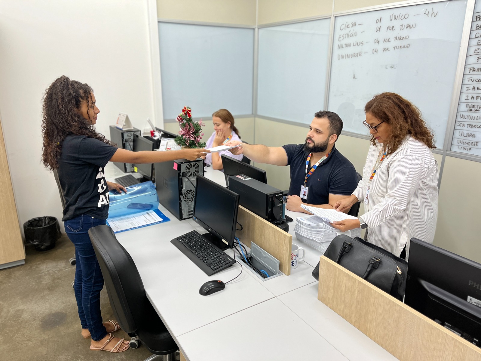 Bolsa Universidade: Prefeitura de Manaus orienta para prazo de entrega de documentos 