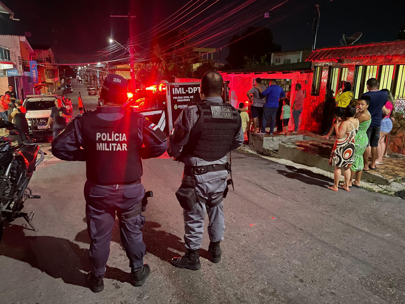 Homem mata esposa a facadas e tira a própria vida em Manaus