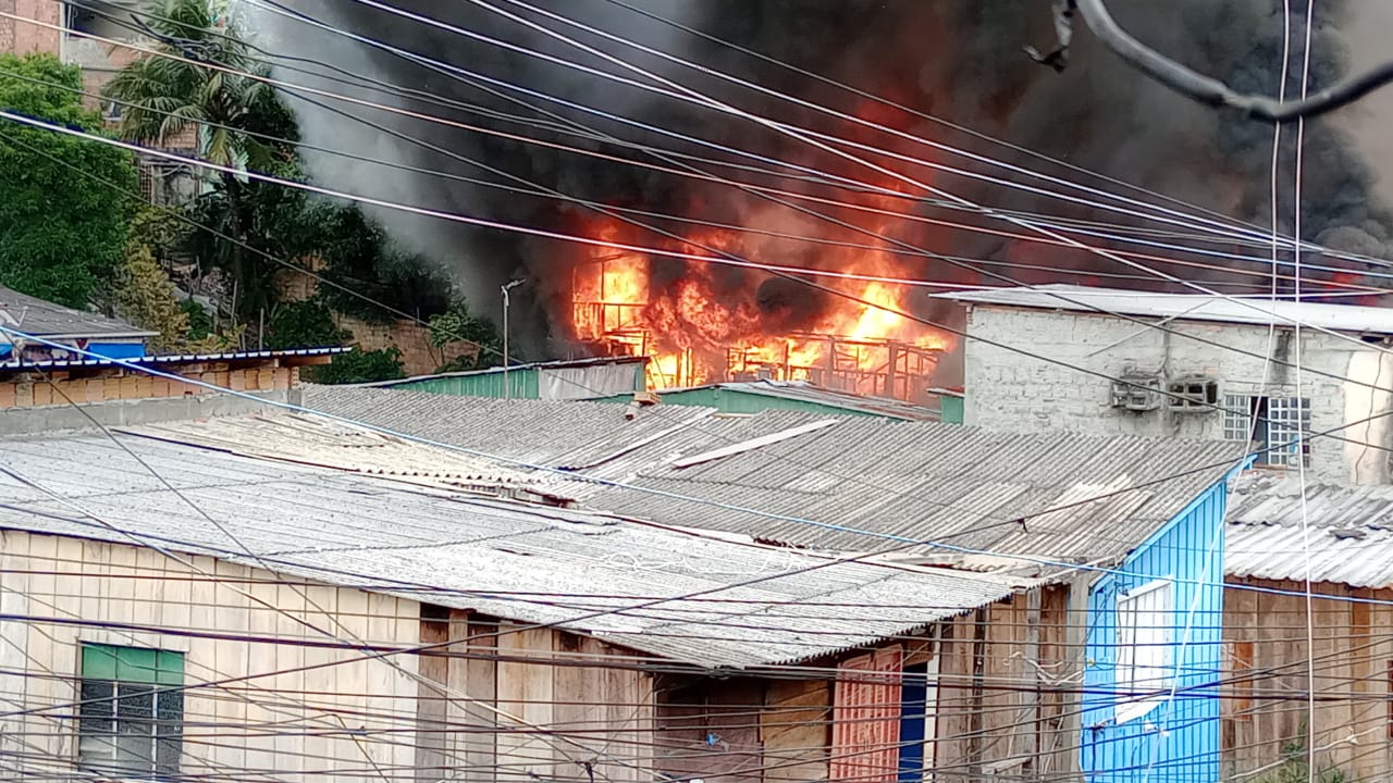 Polícia investiga se incêndio que destruiu mais de 30 casas em Manaus foi criminoso