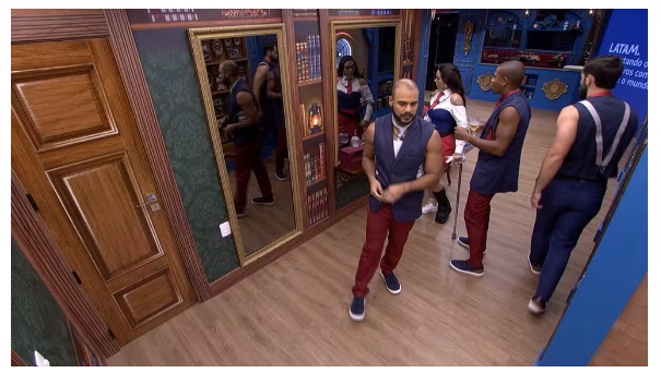 Davi brinca com Matteus antes da festa: 'tá de batom?'