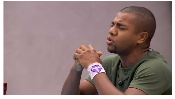 Davi dá pulseira para Giovanna em vez de Wanessa e dispara:  'Me deu oportunidade para mudar'