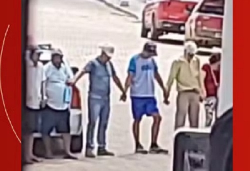 Criminosos fazem reféns de 'cordão humano' durante assalto à Banrisul em RS