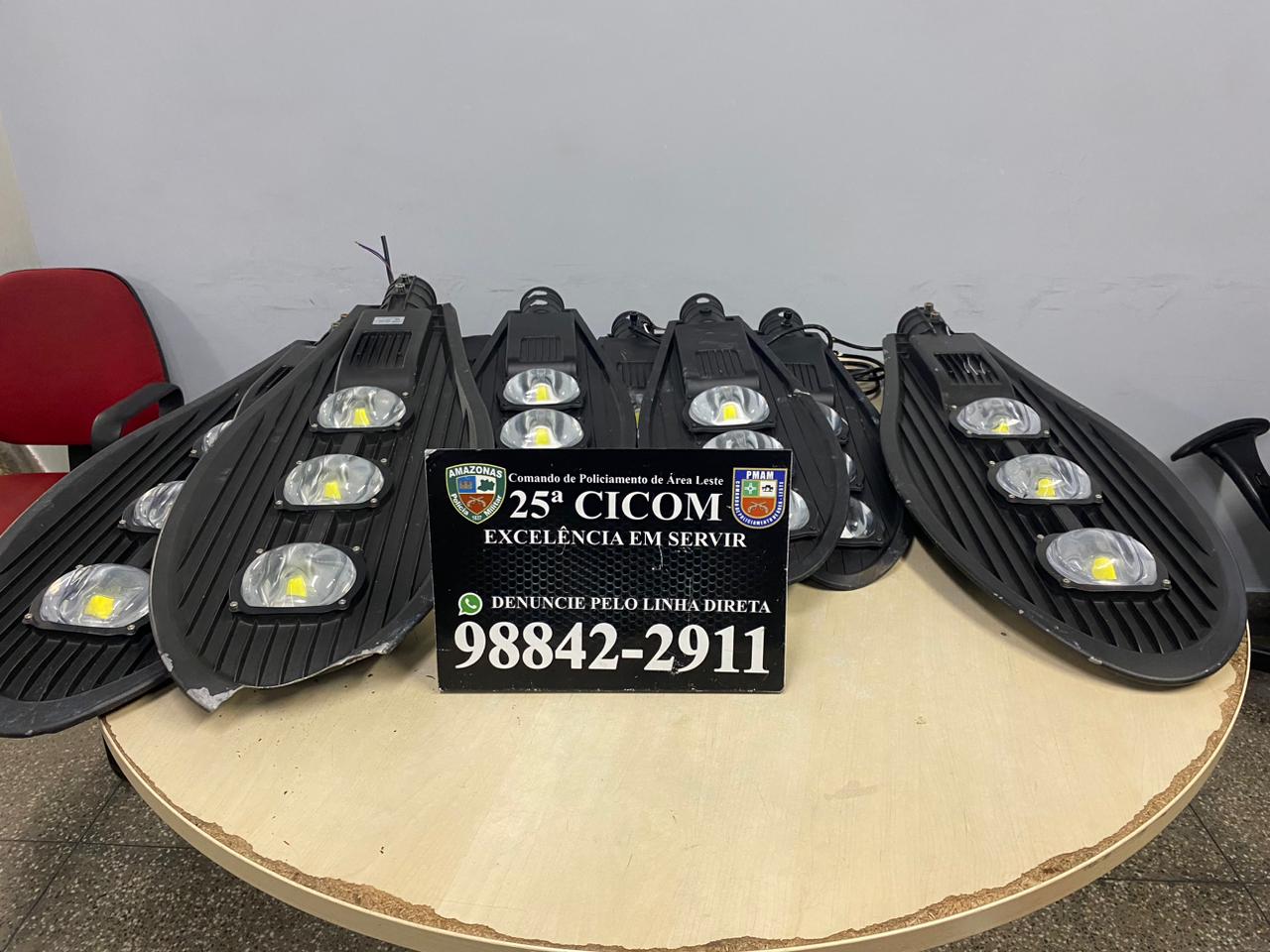 Dois homens são presos por furtarem luminárias do Rapidão Rodoanel no Distrito