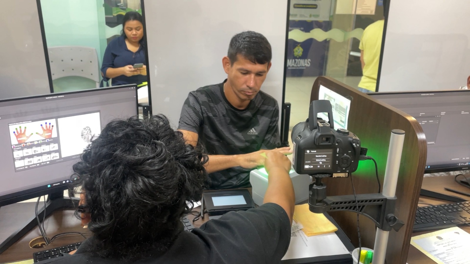 Vítimas de incêndio em Manaus são atendidas para emissão da Carteira de Identidade