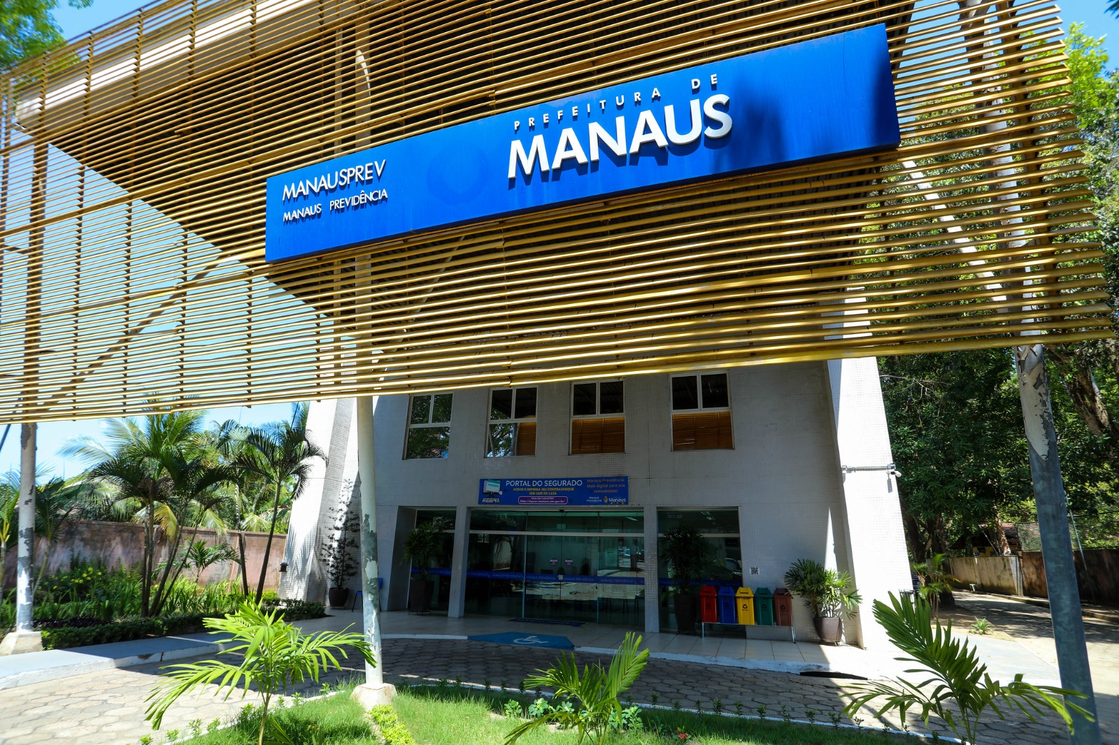 Aposentados e pensionistas são convocados para recadastramento 2024 em Manaus