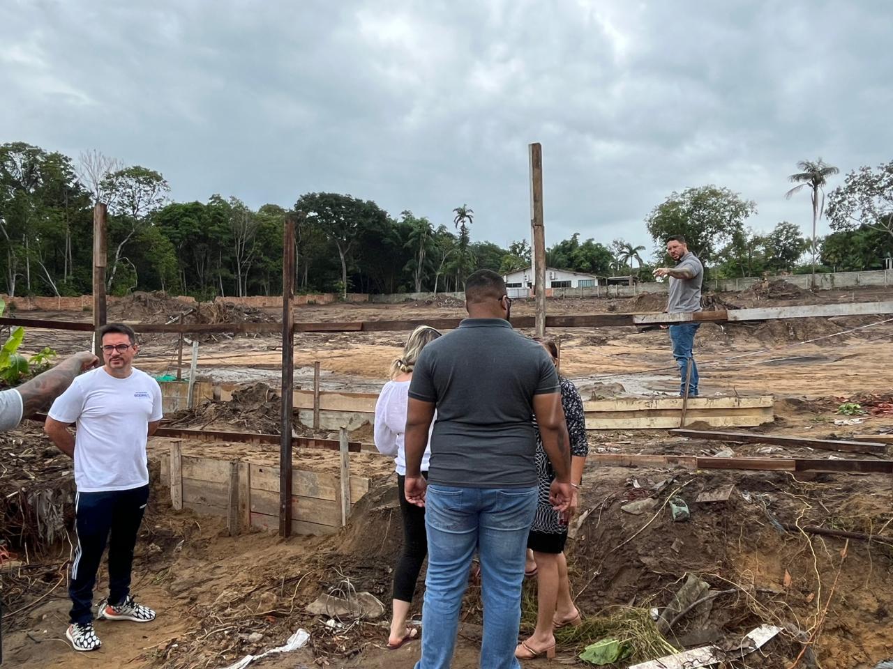 Justiça manda construtora suspender obra após enxurrada invadir casa em Manaus