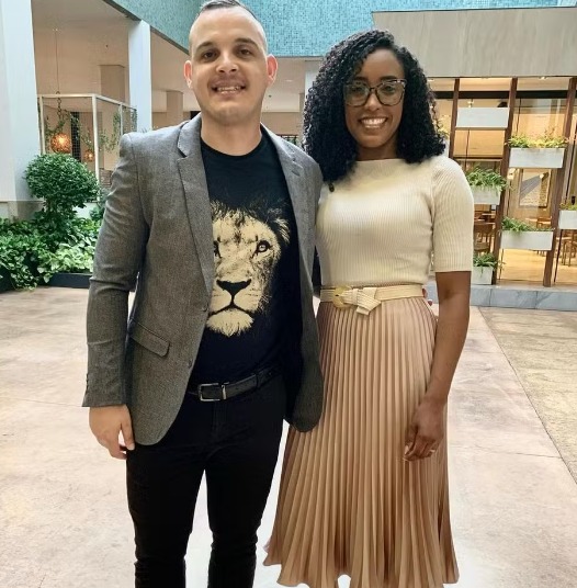 Marido de cantora gospel morre afogado semanas após escapar de acidente de carro