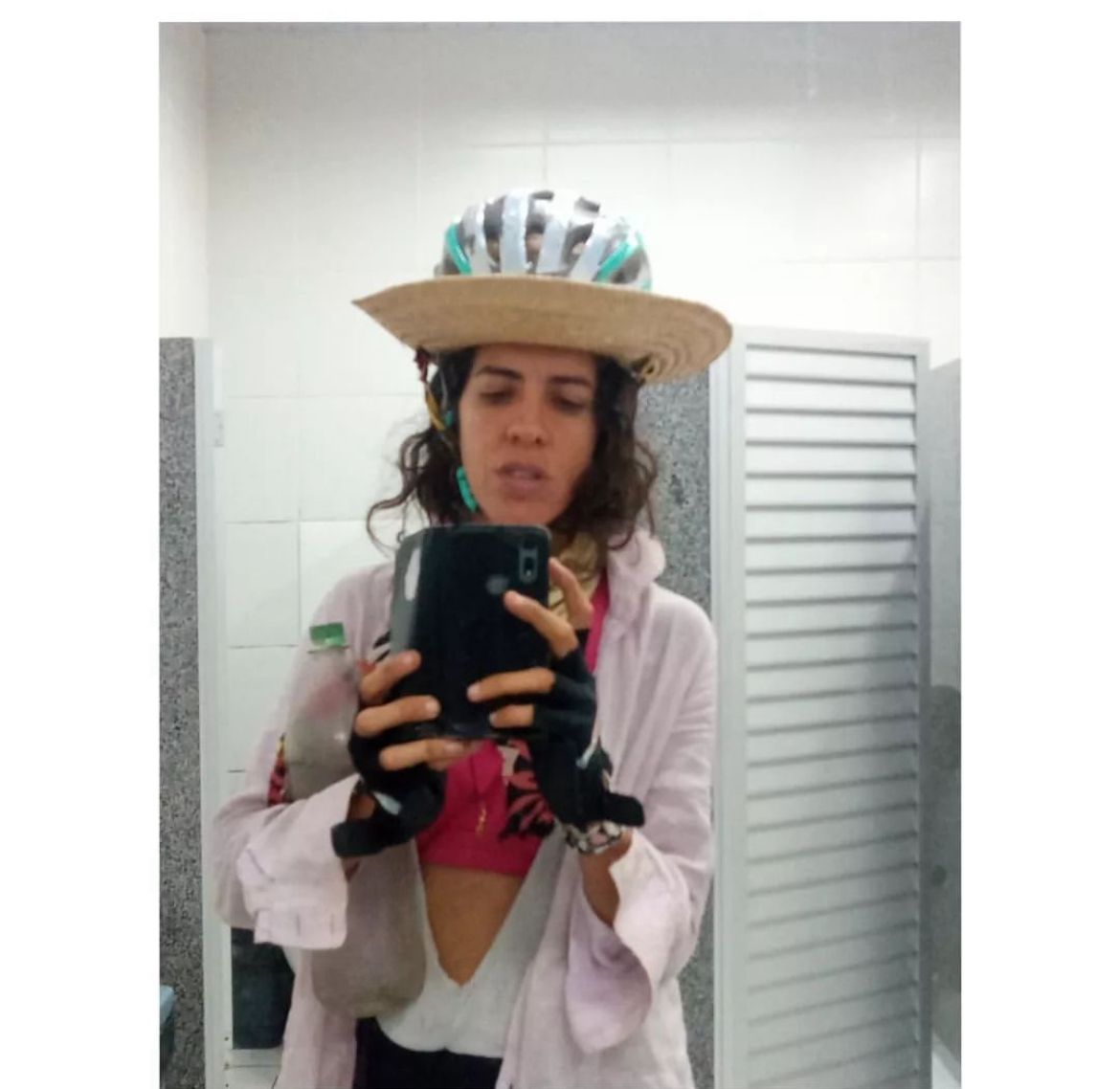 Polícia encontra bicicleta de artista Julieta Hernández desaparecida no Amazonas