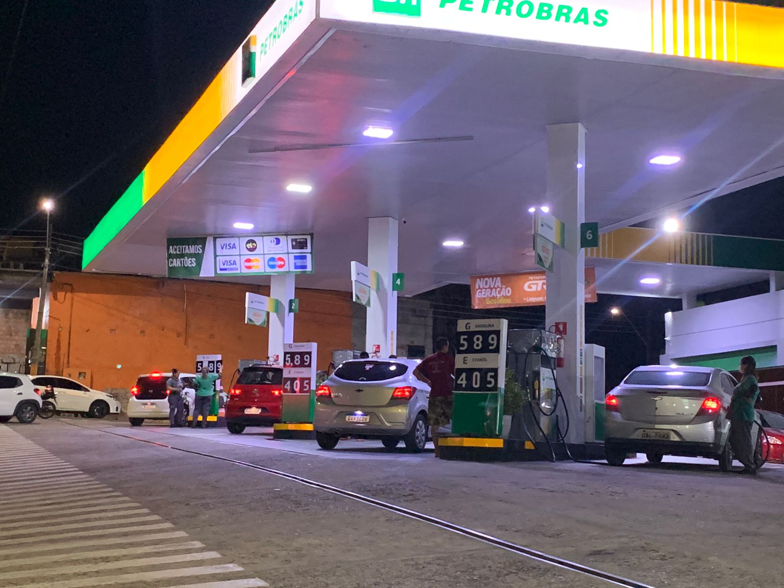 Com fiscalização, preço da gasolina reduz em postos de combustíveis em Manaus