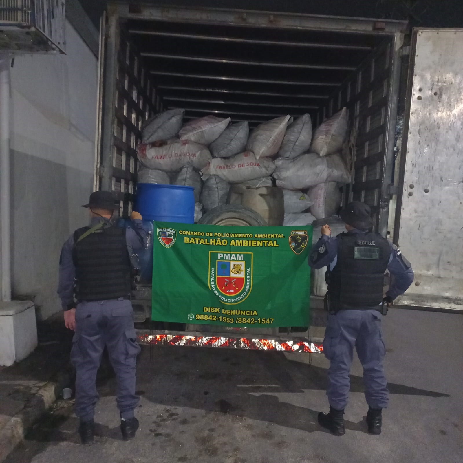 Caminhoneiro é preso com carga ilegal de carvão na AM-010