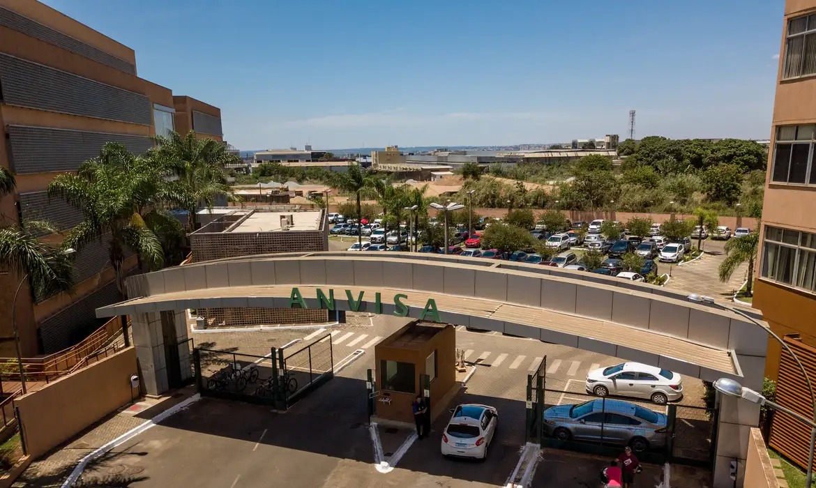 Anvisa lança concurso com salário de R$ 16 mil