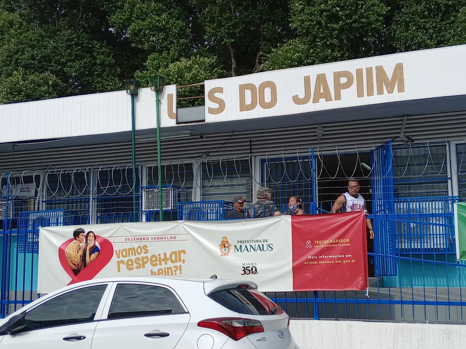 Armado com faca, homem invade UBS e ameaça funcionários e pacientes em Manaus