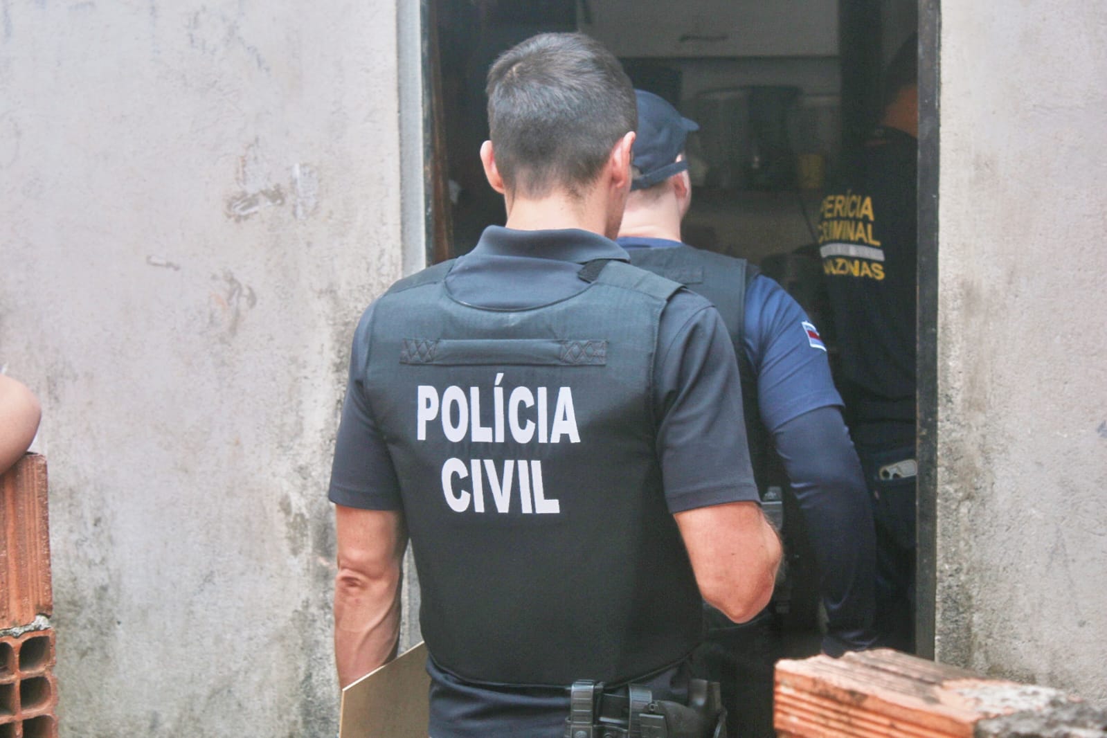 Mulher foi executada por grupo com 18 tiros na frente dos filhos em Manaus