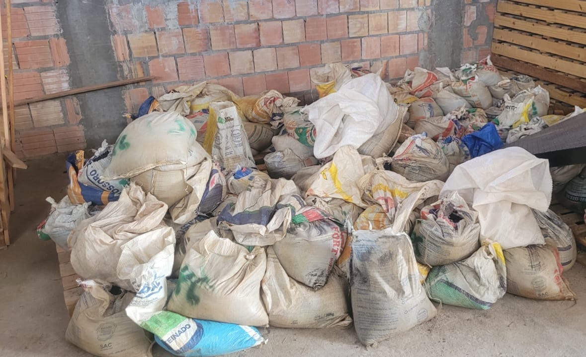 Homem é apreendido com toneladas de 'ouro negro' avaliadas em quase meio milhão em Manaus