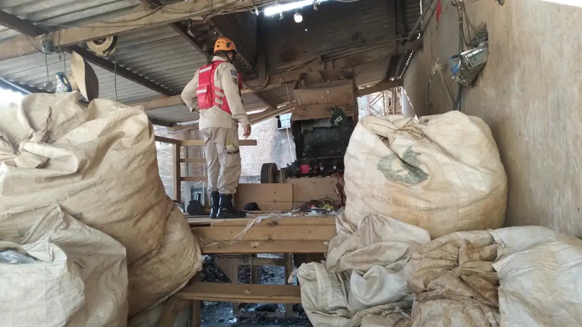 Trabalhador morre triturado durante conserto em máquina de reciclagem