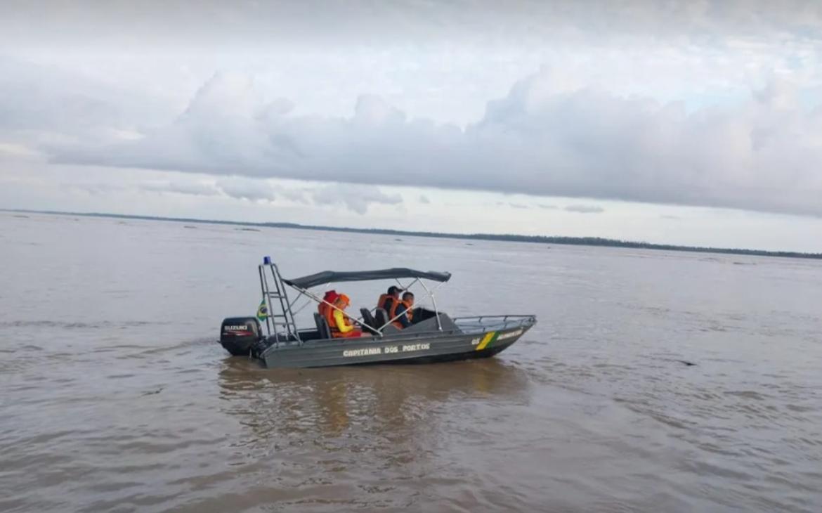 Buscas por idoso que sumiu após voadeira naufragar no Rio Amazonas são suspensas