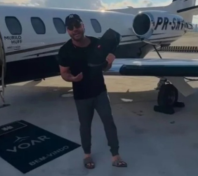 Avião de Murilo Huff cai em vala de aeroporto em Goiânia