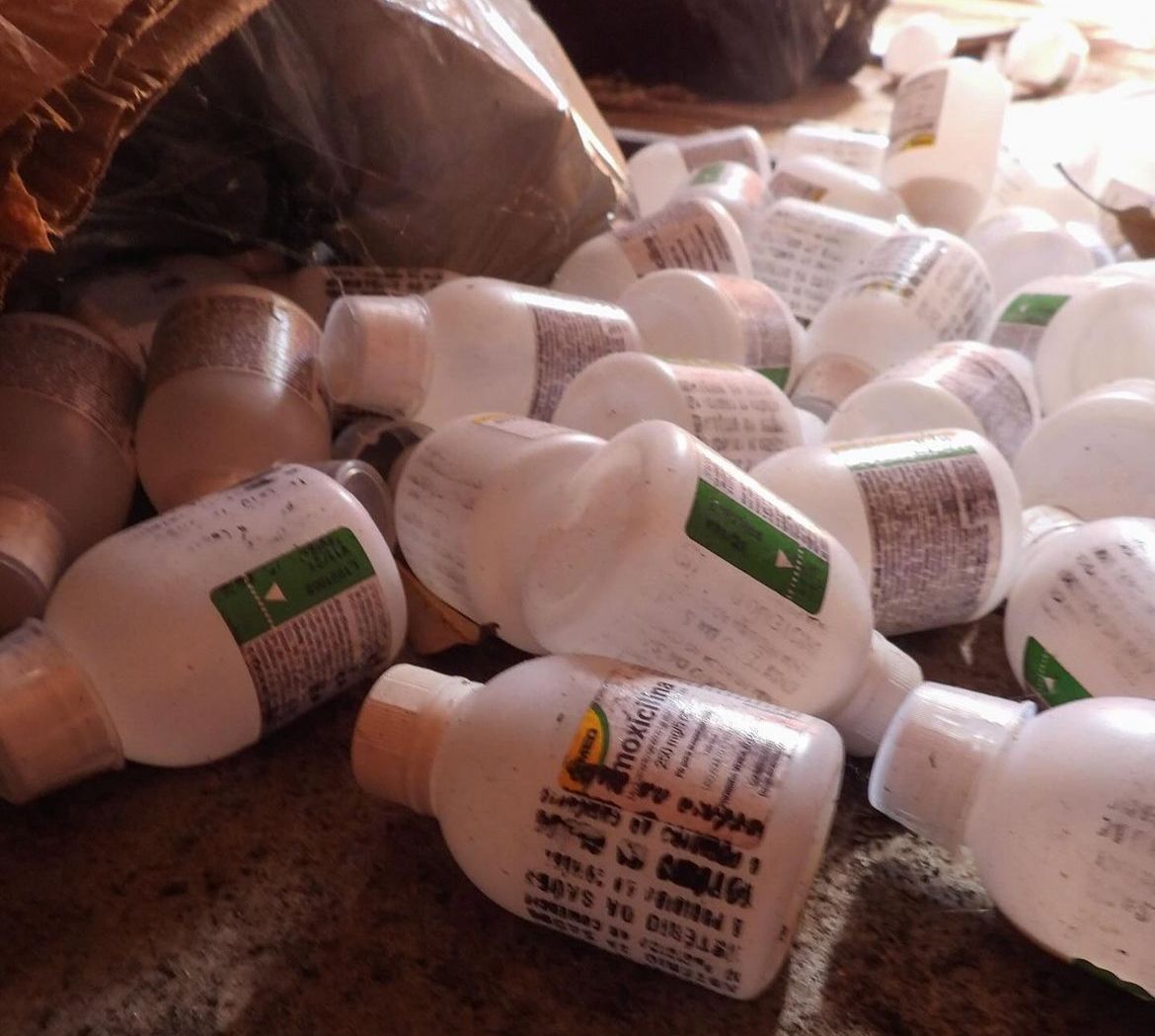 Medicamentos destinados a Yanomamis são encontrados jogados em casa abandonada