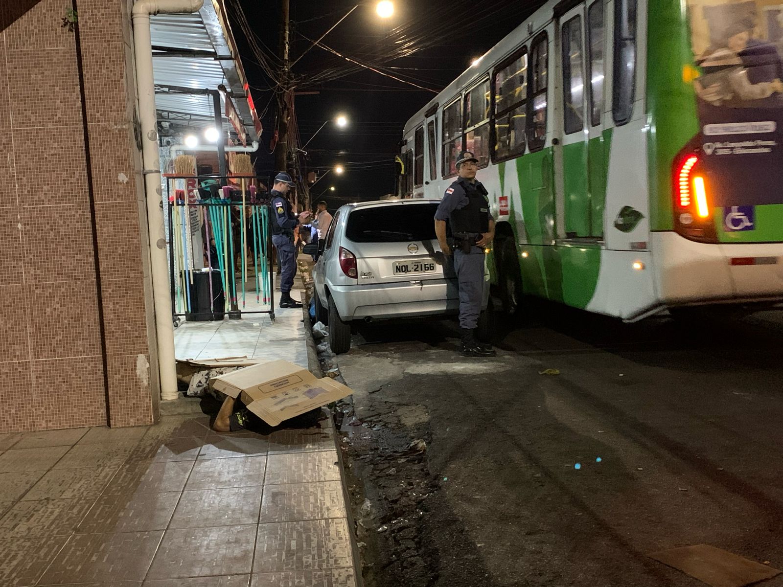 Homem é assassinado na frente do irmão no Santo Agostinho