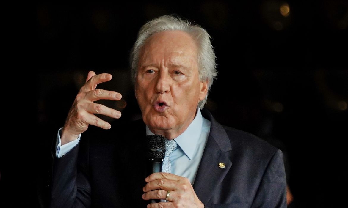 Lewandowski diz que terreno complexo e chuva dificultam captura de presos em Mossoró