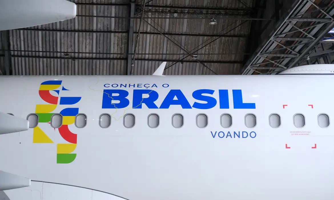 Conheça o Brasil Voando: primeiras aeronaves são adesivadas e ministro fala em Feirão