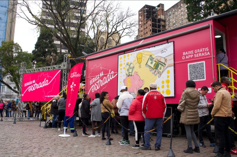 Caminhão do Serasa inicia oferta de serviços gratuitos no Centro