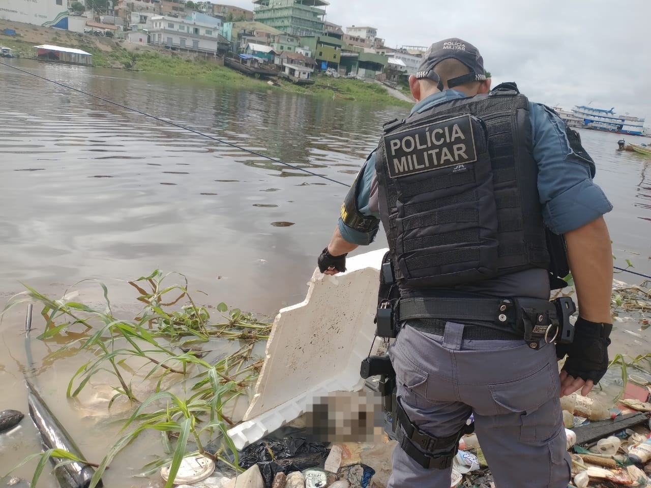 Cabeça humana e membros são encontrados às margens do Rio Negro no Centro
