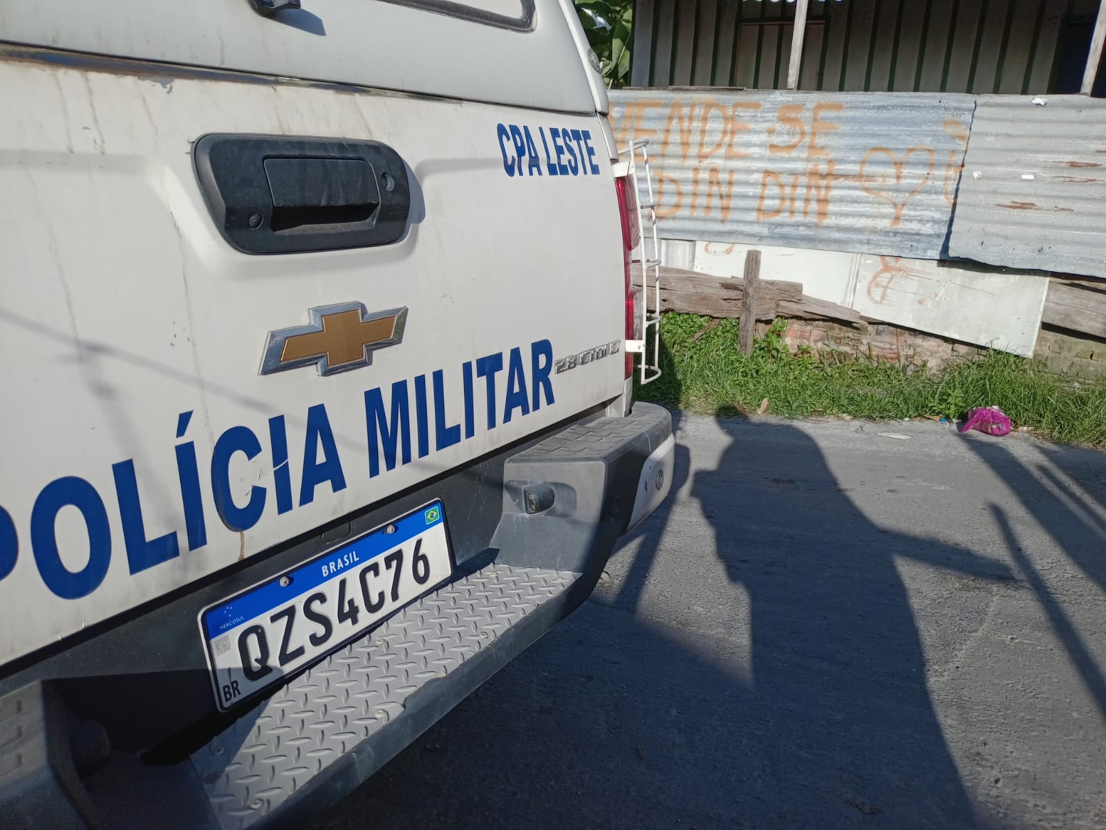 Homem morre com cabeça quebrada na parede durante briga por dívida no Mauazinho