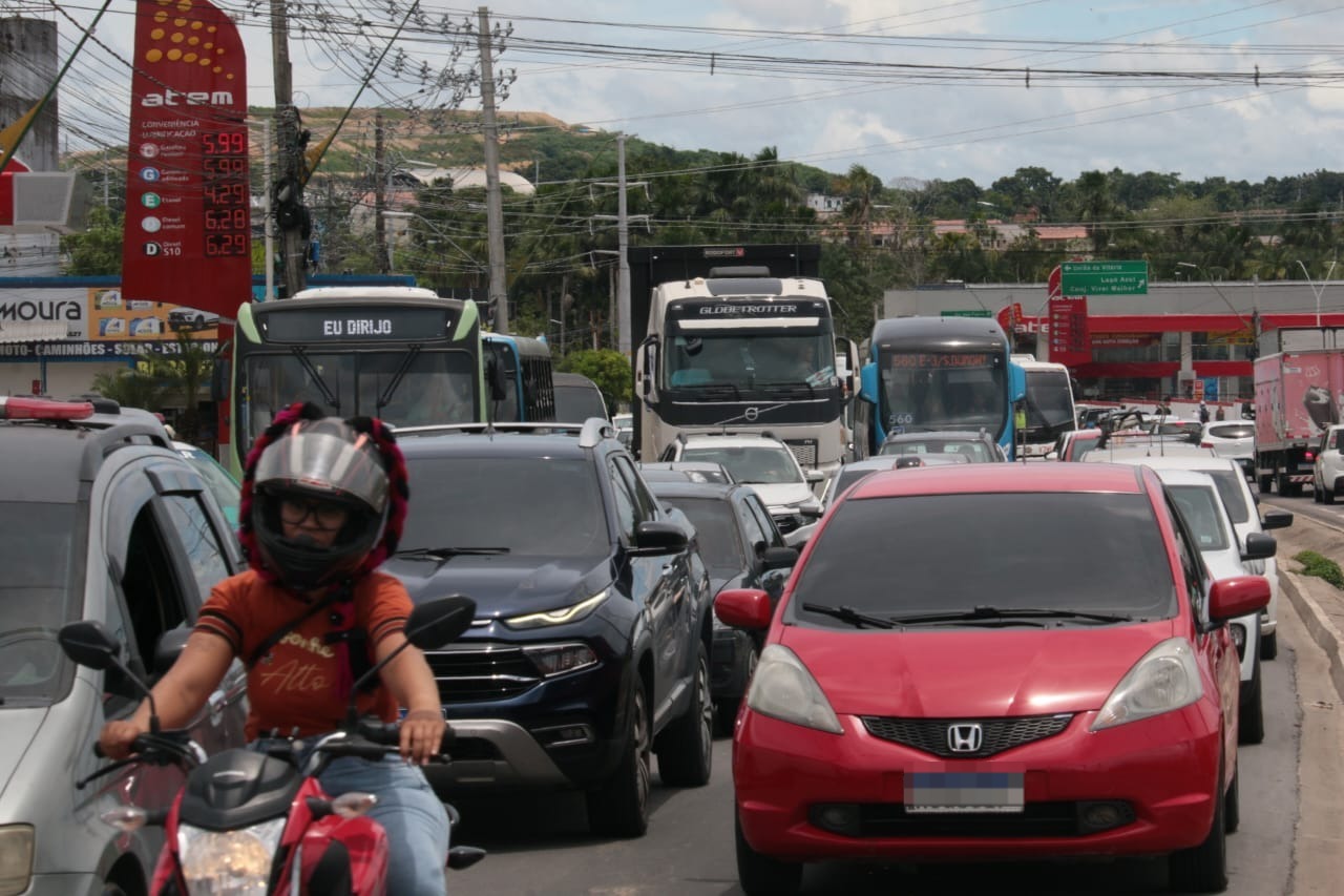 Acidente que matou motociclista deixa trânsito travado na Torquato Tapajós