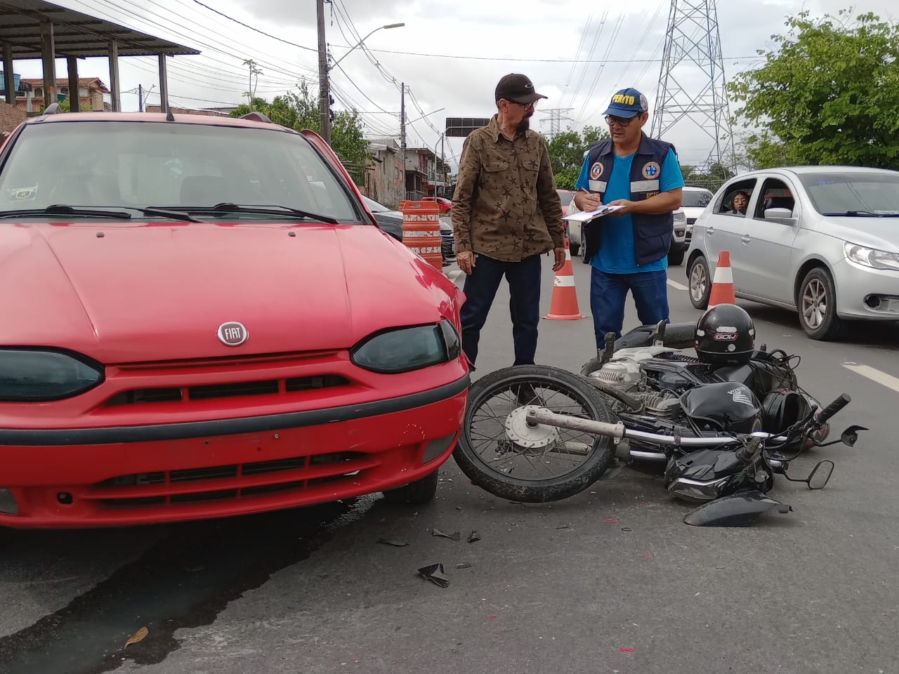 Motociclista fica em estado grave em acidente na Avenida das Torres