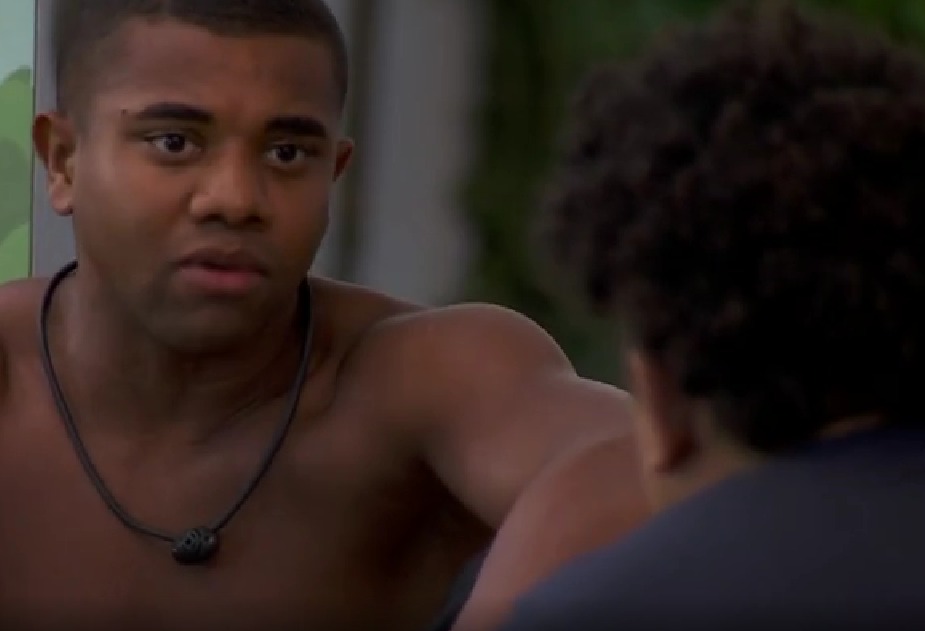 Davi tira satisfação com Lucas Buda após confusão com aliadas