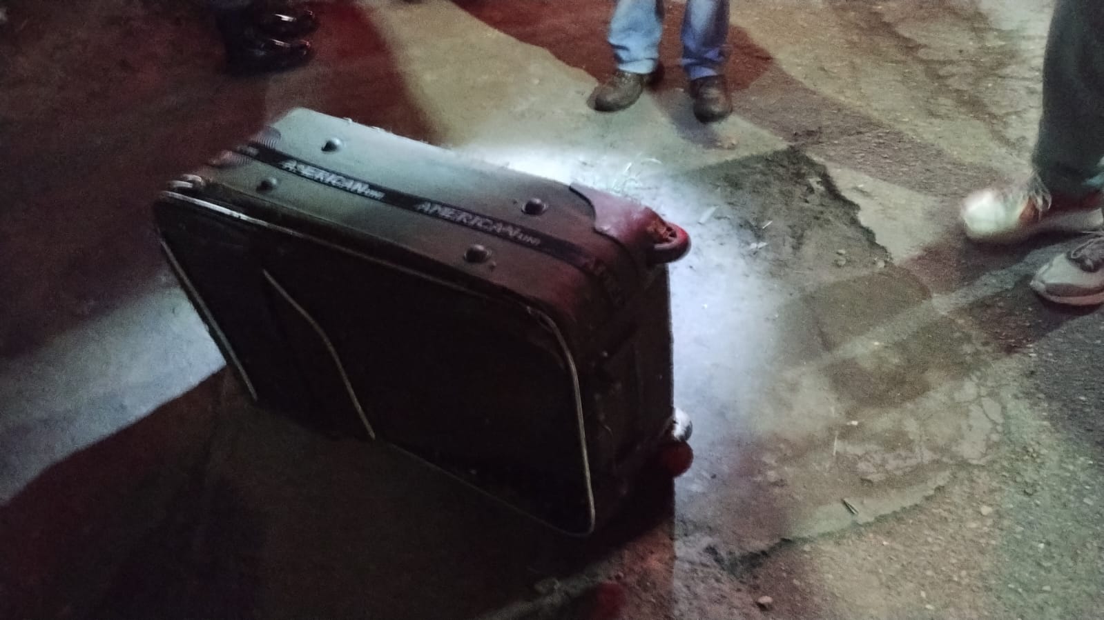 Corpo de homem é encontrado dentro de mala na Av. André Araújo