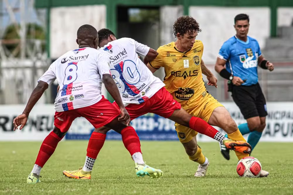 Parintins vence o Amazonas de virada por 3 a 1 e avança às semifinais do returno do estadual