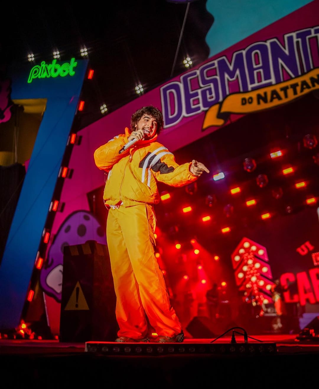 De volta aos palcos, Nattan traz 'Desmanttelo' a Manaus com convidados surpresa