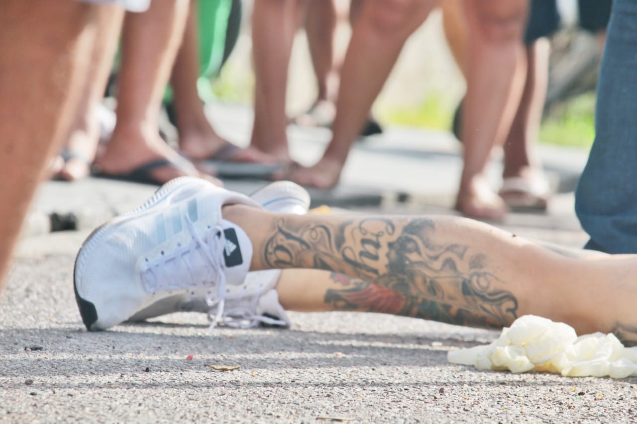 Homem é assassinado com mais de 10 tiros ao sair de academia em Manaus