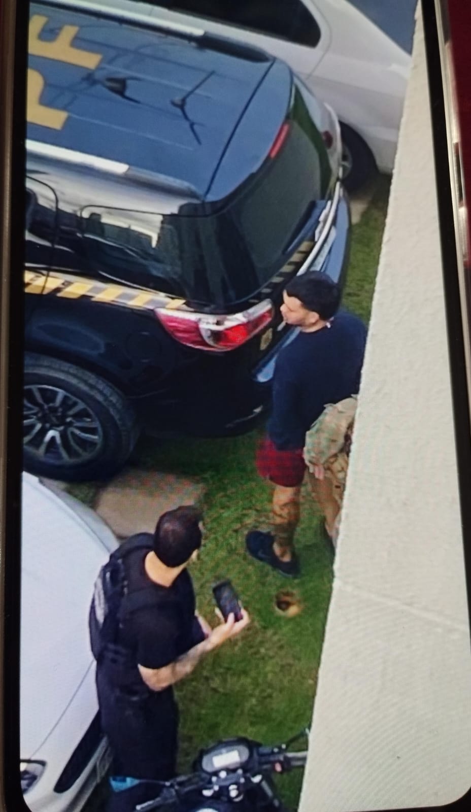 Homem é preso em operação da Polícia Federal em condomínio no Planalto