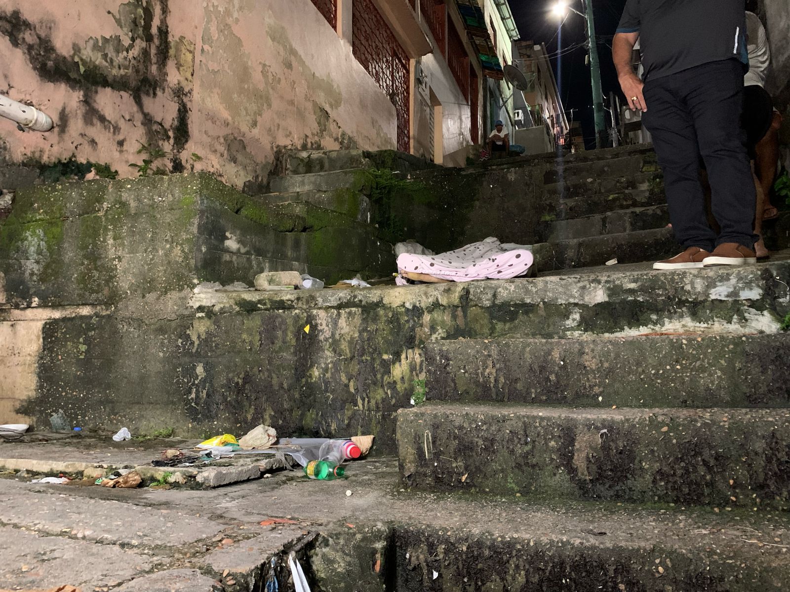Homem morre após queda em escadaria em Manaus