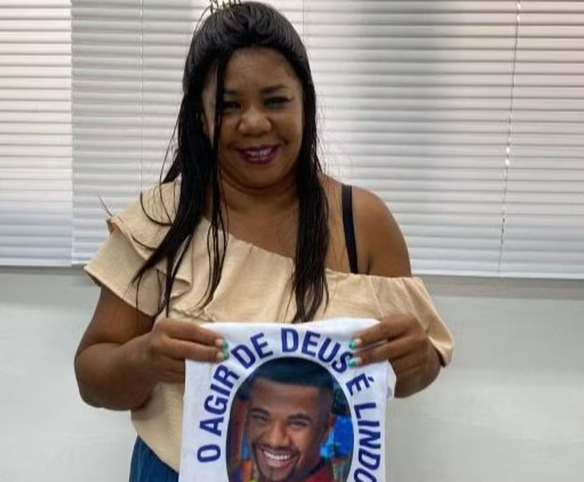 Mãe de Davi, campeão do BBB24, se filia a partido e prepara carreira política