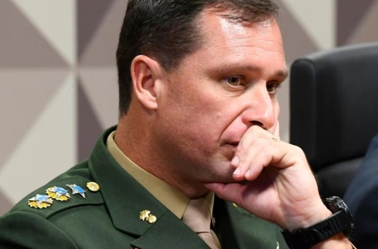 Mauro Cid, ex-ajudante de Bolsonaro, deixa cadeia após decisão de ministro