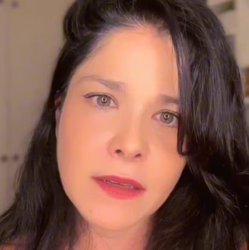 Filha de Samara Felippo é vítima de racismo em escola; alunas escreveram ofensa em caderno