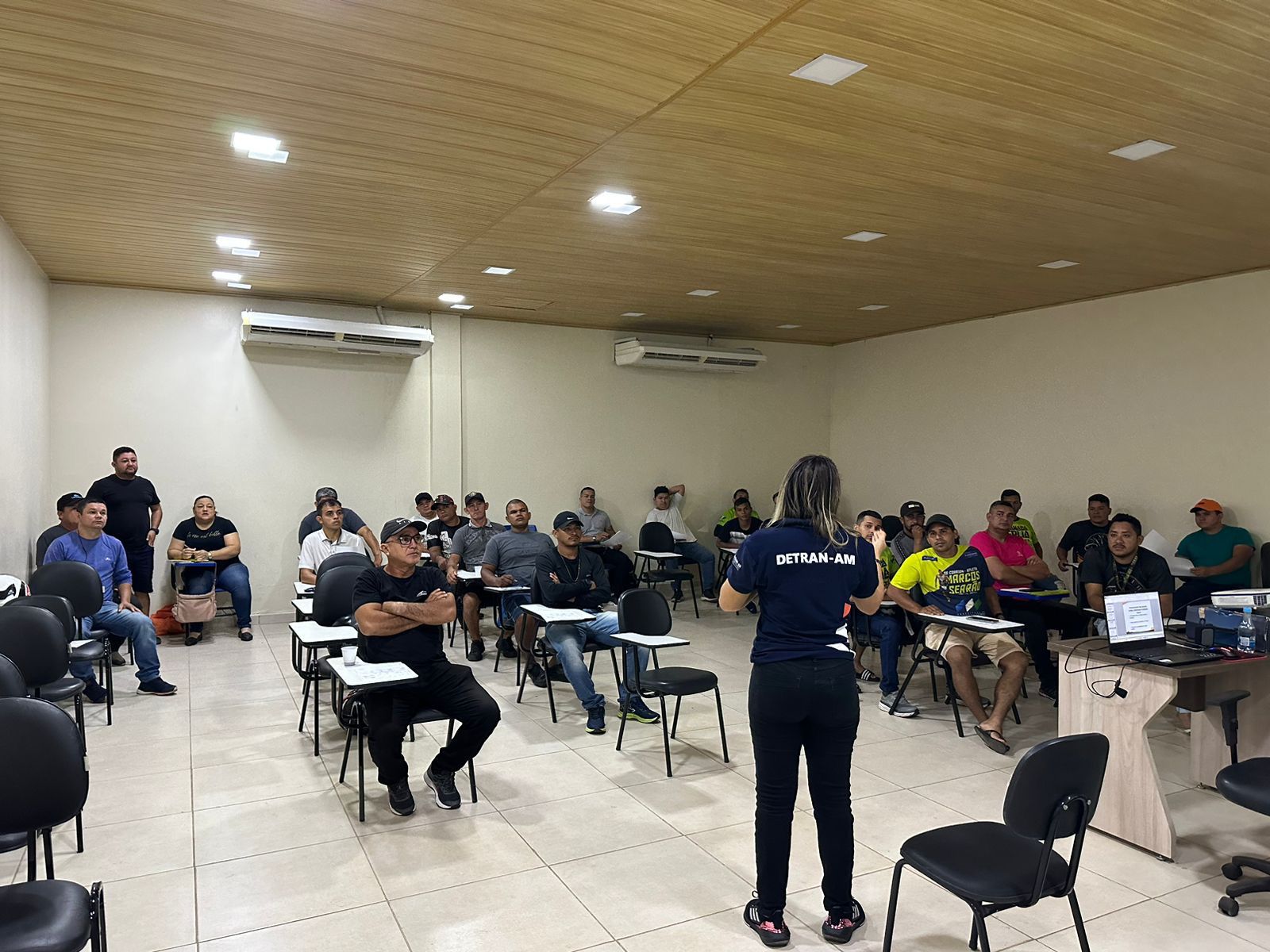 Detran abre inscrições gratuitas para curso de especialização para mototaxistas em Manacapuru