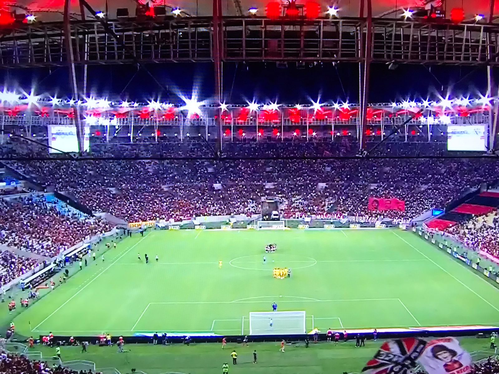 Amazonas e Flamengo dão início a embate no Maracanã