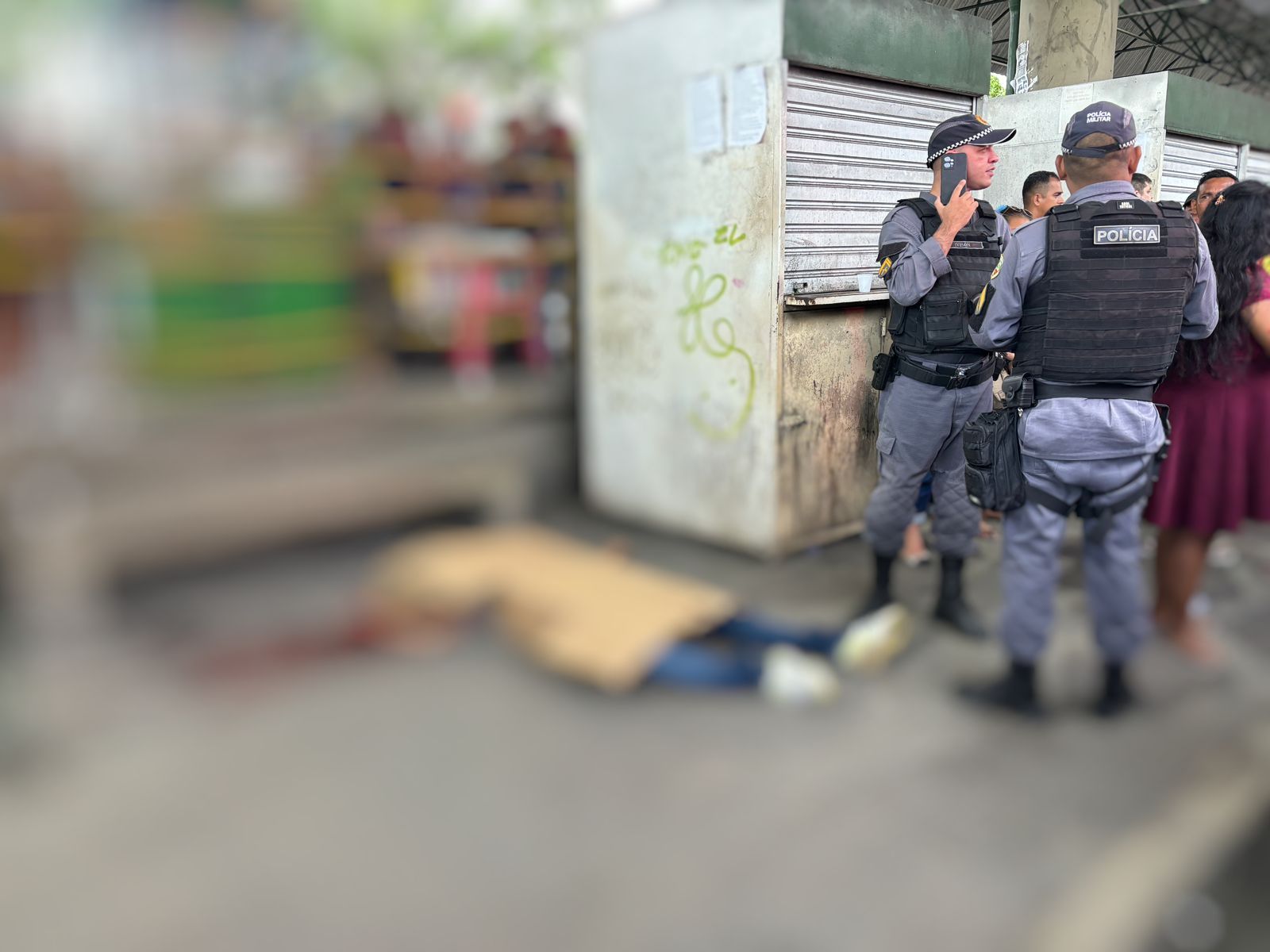 Homem é executado com tiros na cabeça ao descer de ônibus no T4