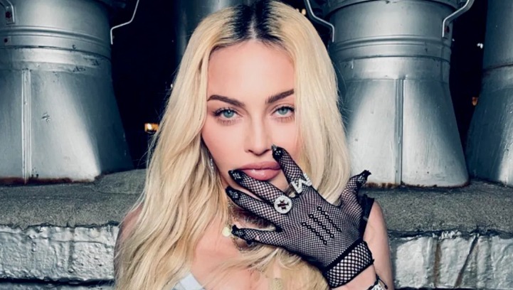 Operação para o show da Madonna descobre facas, cocos e até panelas enterrados na areia de Copacabana