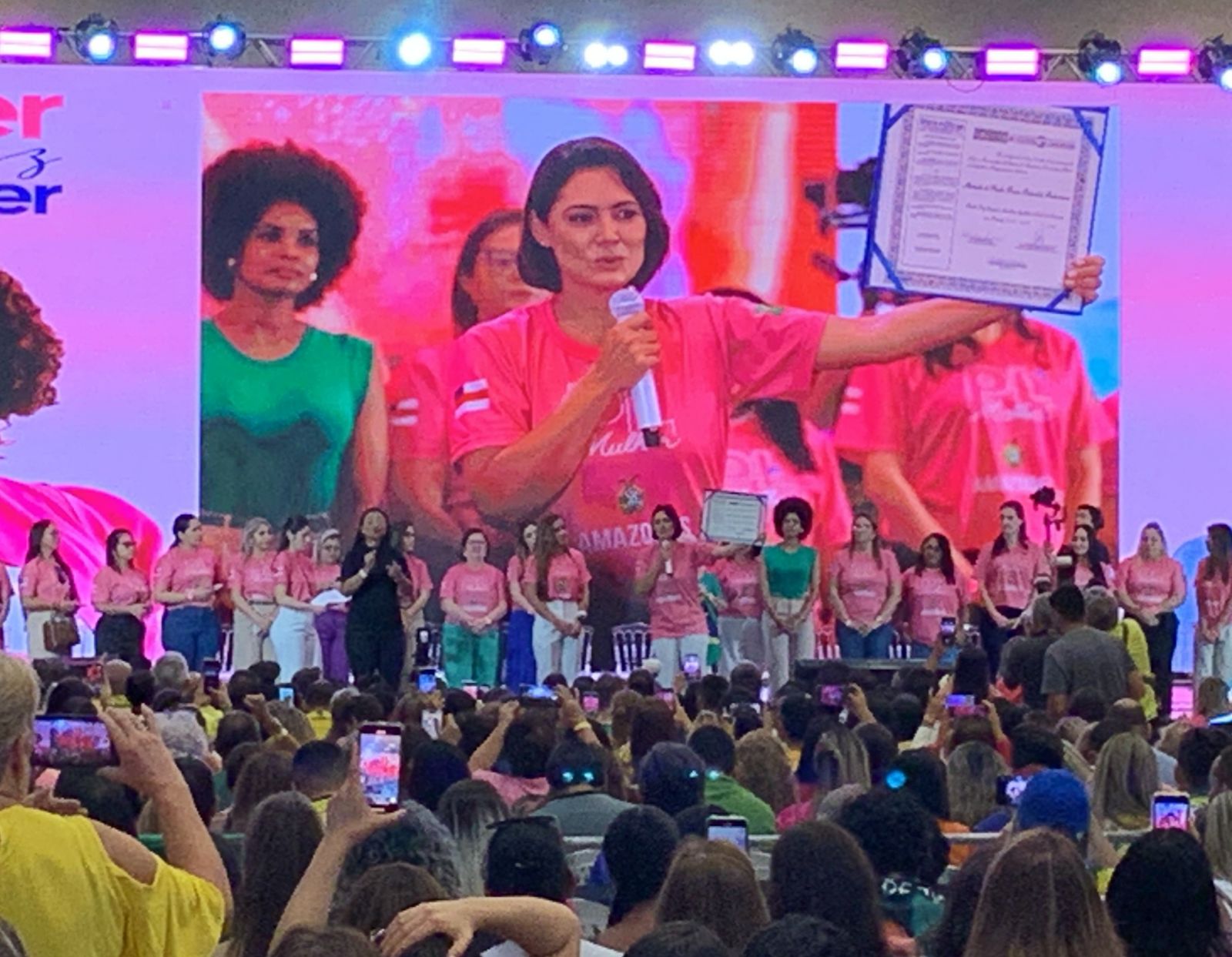 Michelle Bolsonaro recebe título de Cidadã do Amazonas 