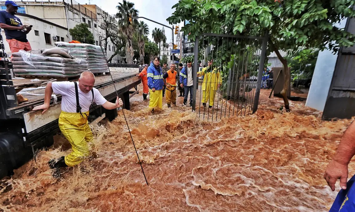Mais de meio milhão de pessoas são afetadas pelas chuvas no Rio Grande do Sul