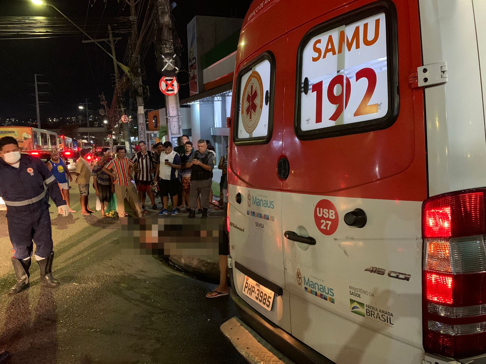 Homem morre com a cabeça quebrada por golpes de concreto na frente do T4