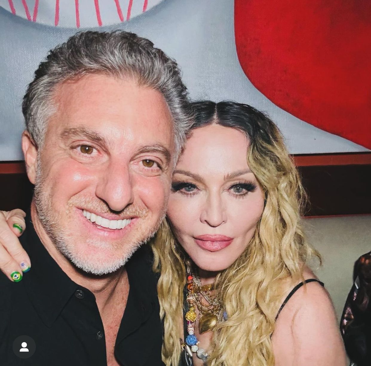 Luciano Huck posta foto ao lado de Madonna: 'ajudou a curar um país dividido'