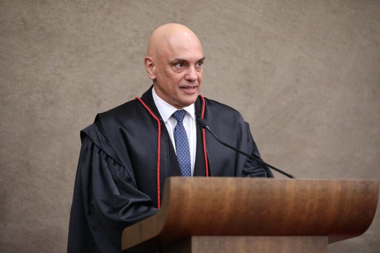 Alexandre de Moraes deixa presidência do TSE; Cármen Lúcia deve assumir o cargo